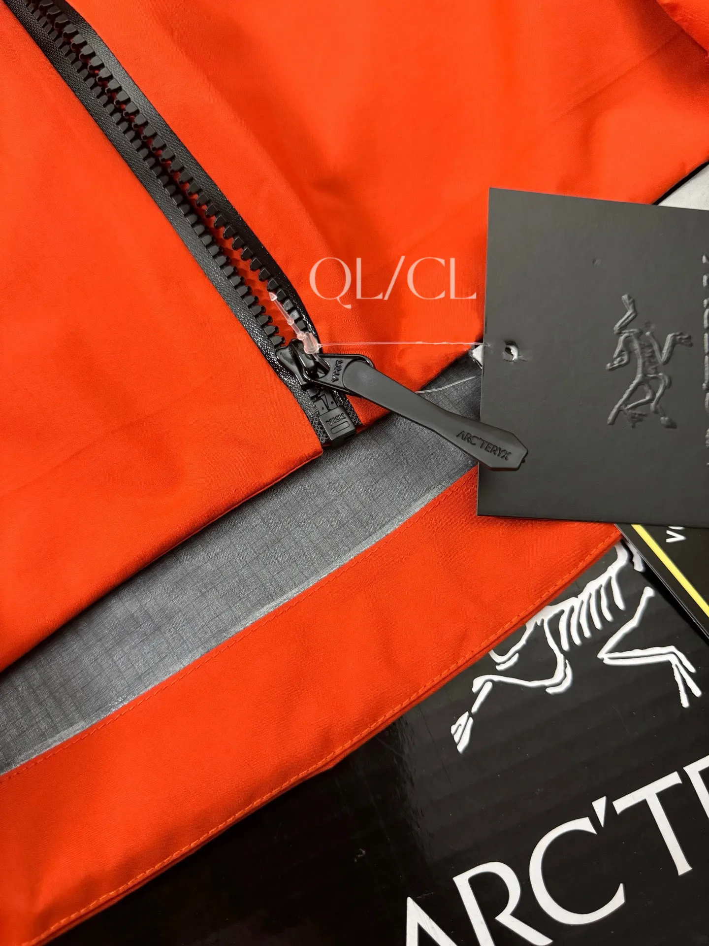 K 66 Quality ARC'TERYX ALPHA SV 8 Breathable Sv ， ， ， ： N X GORE-TEX® Alpha SV Wear-Resistant Wear-Resistant : ykk logo TPU 100 1.1 Water Tight™ : 70 : logo， Velcro® ， ， ， Hem Lock ： Size：XS-XXL ：116 120 124 128 132 136 ：48 49 50 51 52 53 ：62 63 64 67 68 ：70.5 72.5 74.5 76.5 77.5 78.5